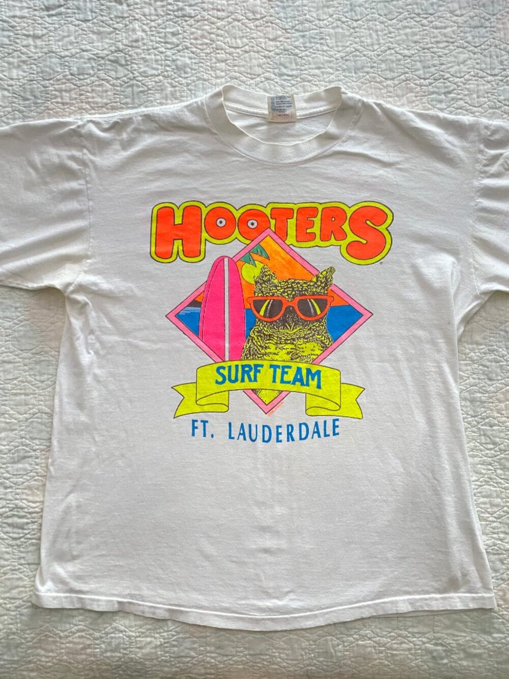 Hooters - Vintage 1989 Ft. Lauderdale Surf Team Graphic T-Shirt - Size XL - Picture 3 of 14